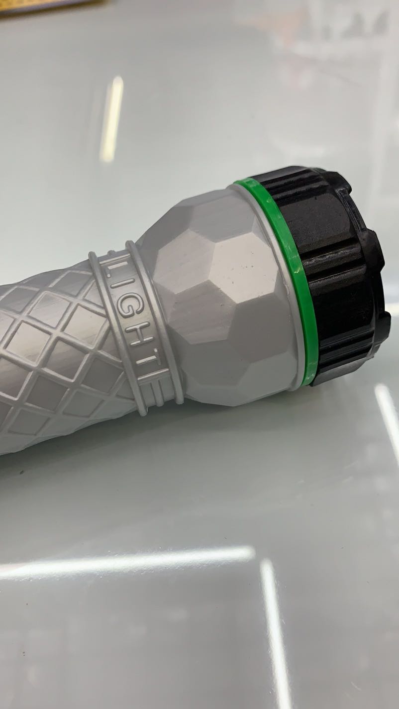 Plastic led flashlight, with replaceable dry battery. details Picture