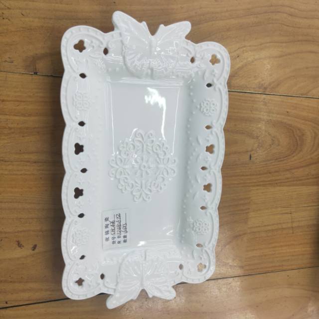 厂家直销白色蝴蝶花边4件套盘产品图