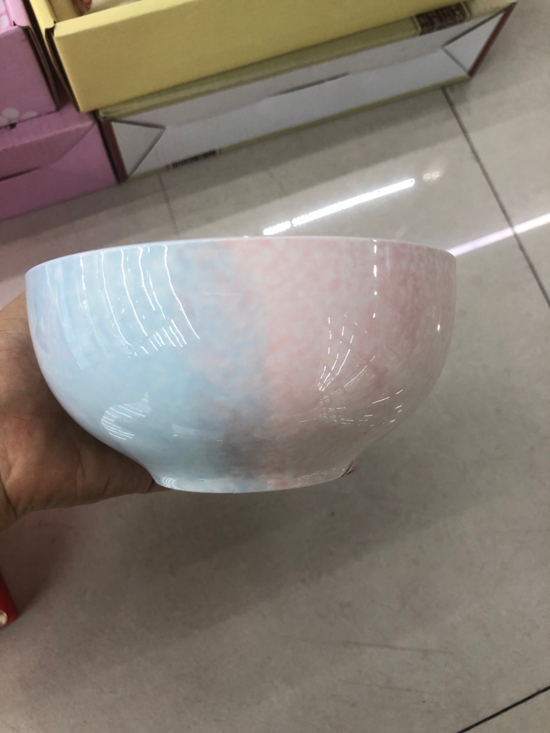 Creative and novel large round pure ceramic tableware with a pinkish-blue gradient effect details Picture