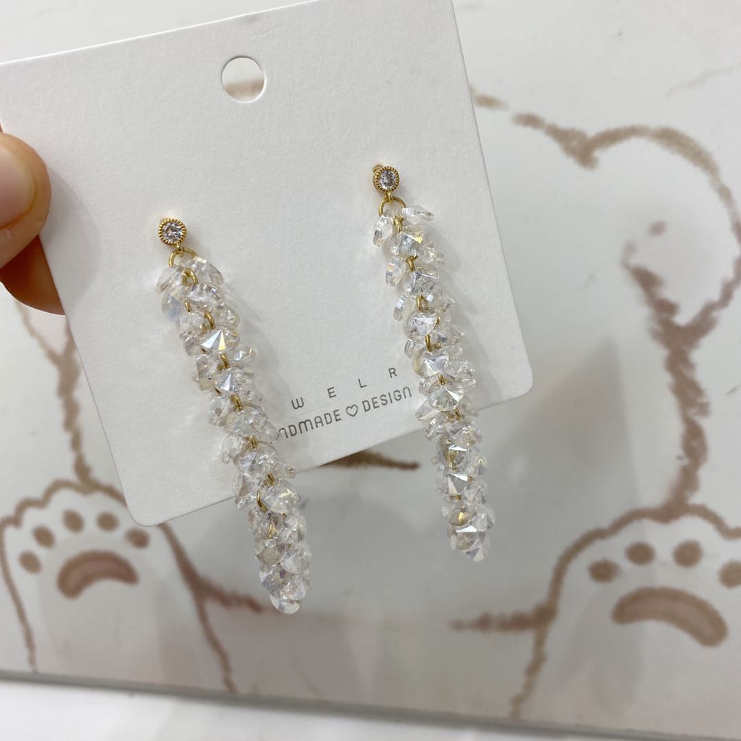 Fashionable long tassel earrings from Dongdaemun, South Korea, anti-allergy and color-preserving earrings, fashionable and elegant, internet-famous earrings details Picture