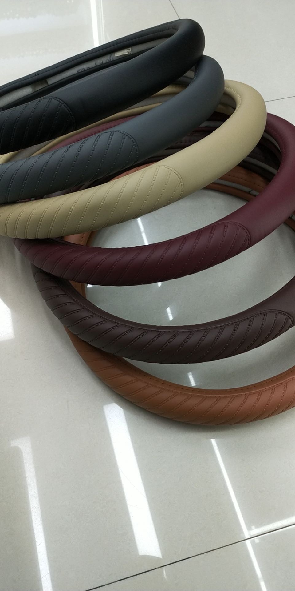 Car Steering Wheel Cover Leather Summer Non Hand Sewn Fashion Personality For Men And Women Four Seasons General Breathable Non-Slip Handlebar Cover Specification drawing