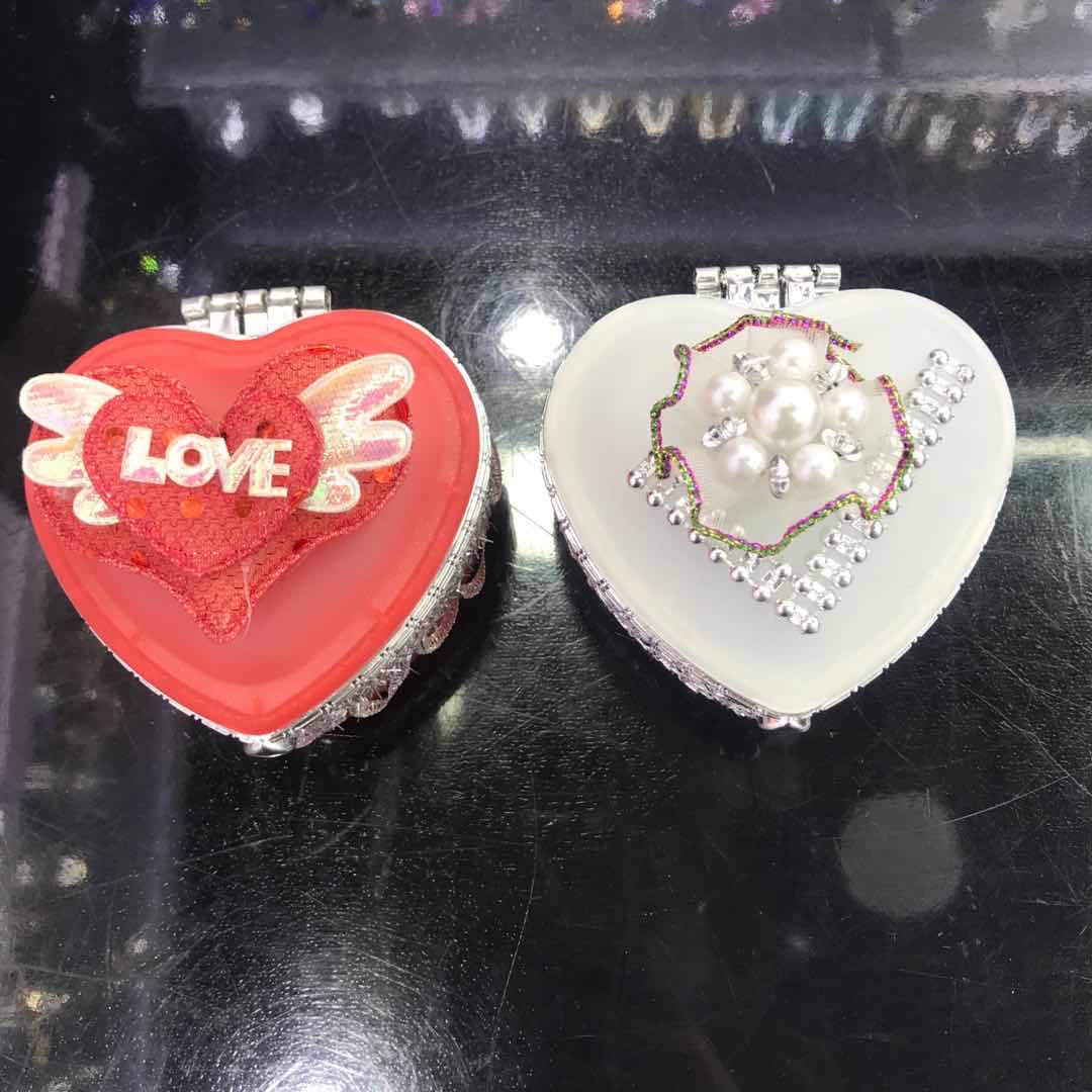 厂家直销精致可爱多色爱心塑料首饰盒