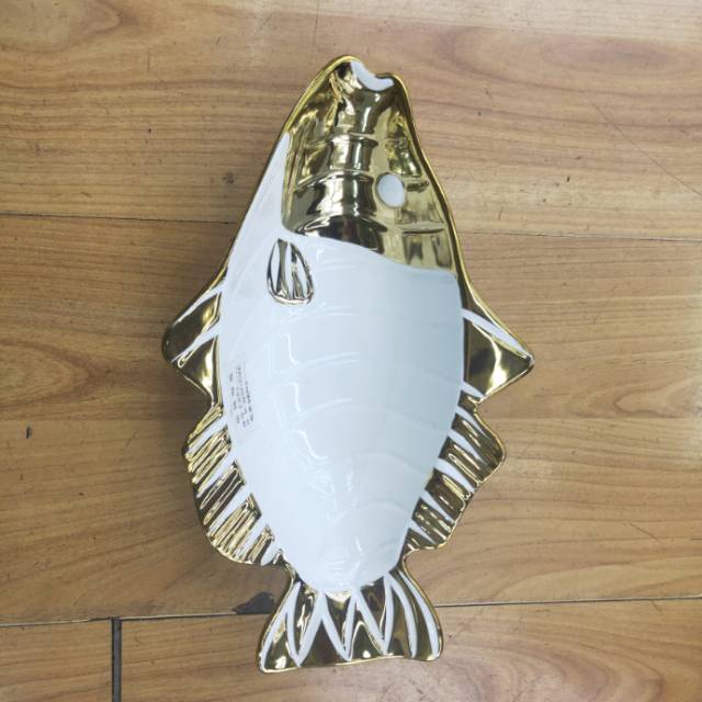 厂家直销鱼形5件套镶金边盘细节图
