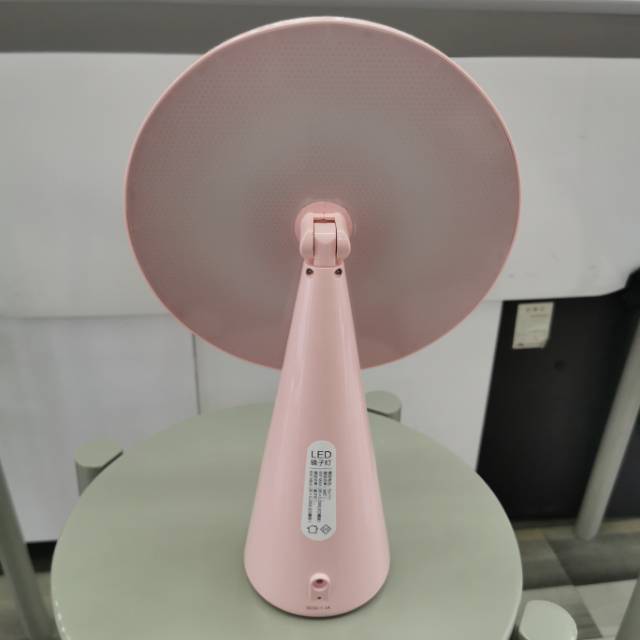 义乌好货 随身镜便携化妆镜台式LED灯日光镜网红美妆镜桌面梳妆镜细节图