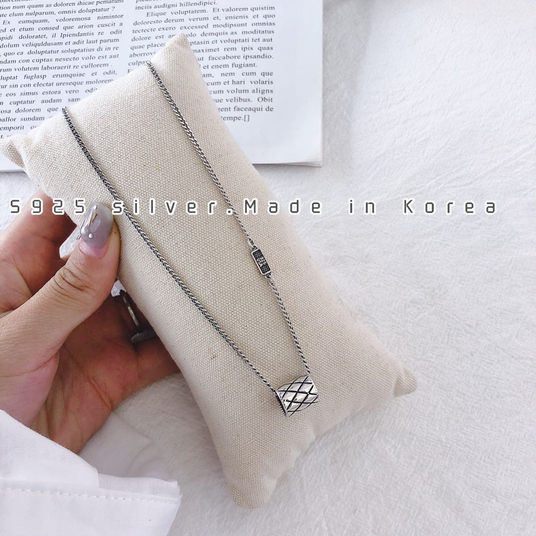 Japanese and Korean style round bucket pendant necklace, pure silver collarbone chain, color retention and anti-allergy, a popular online accessory details Picture