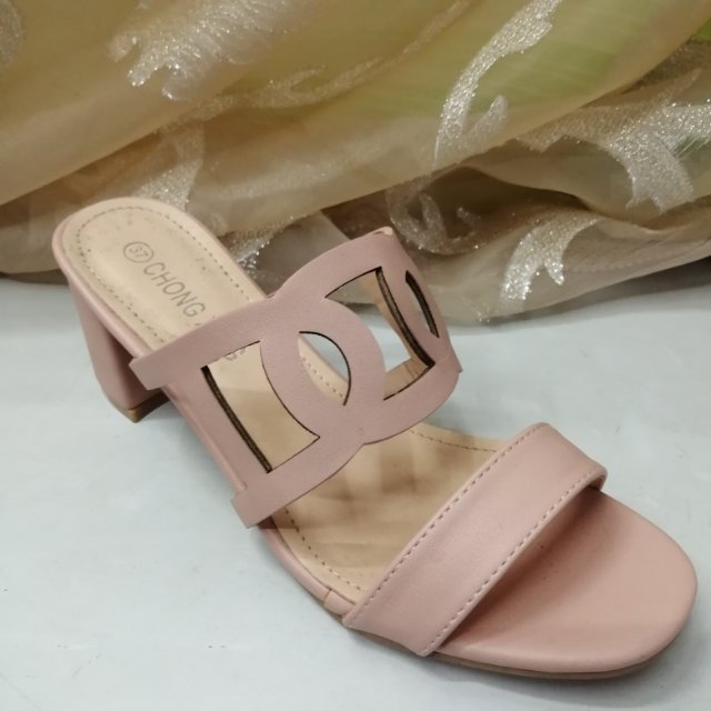 镂空一字双鞋面时尚女士中跟高跟时装凉拖