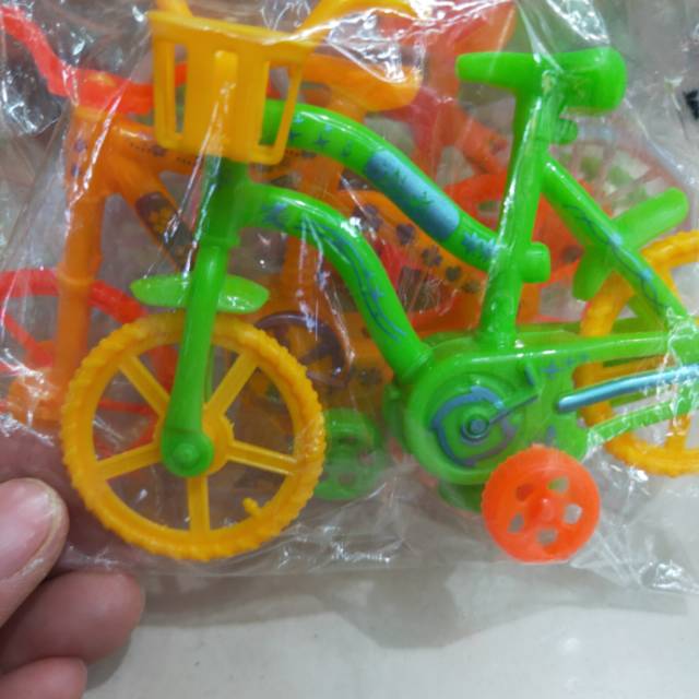 儿童塑料赠品，玩具自行车。产品图