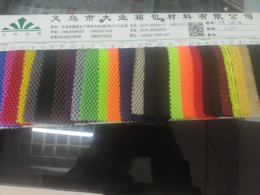 Factory direct sales of hot-selling new thickened sandwich mesh fabric 1.5*60y, large stock of high, medium and low grade luggage, sofa, shoe materials and fabrics