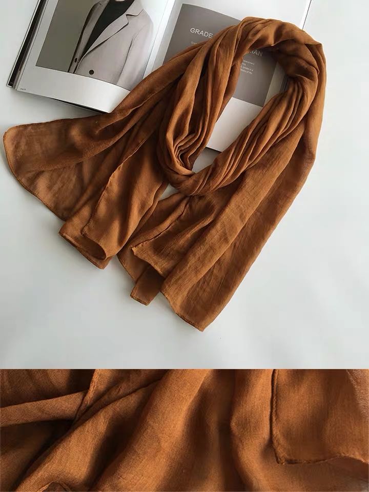 A classic long scarf for women's warm outerwear, a popular autumn and winter shawl details Picture