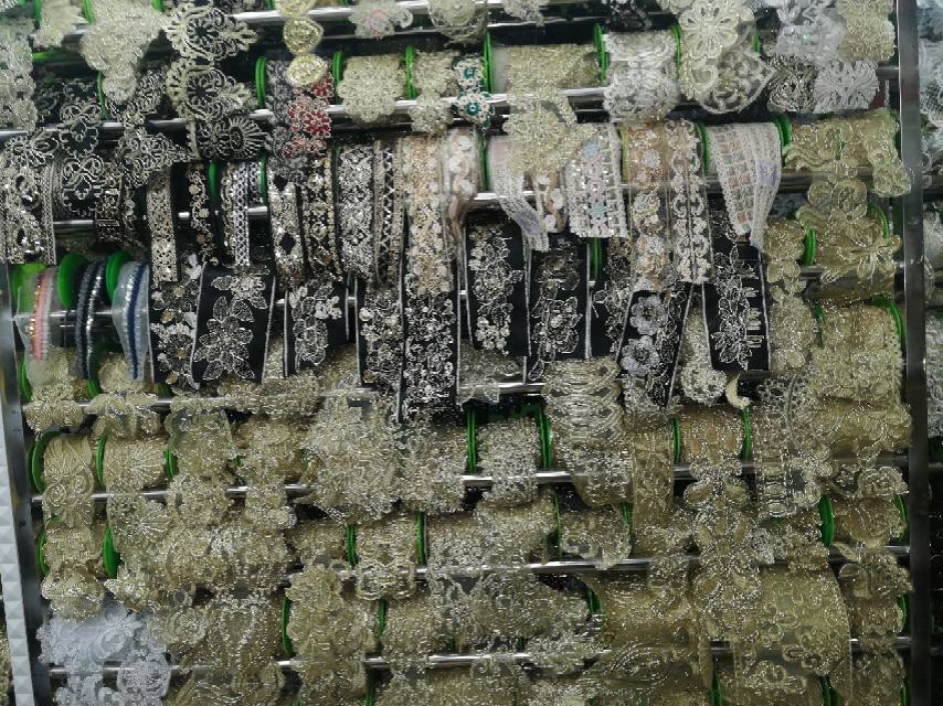 Yas lace trim describe pic - 1