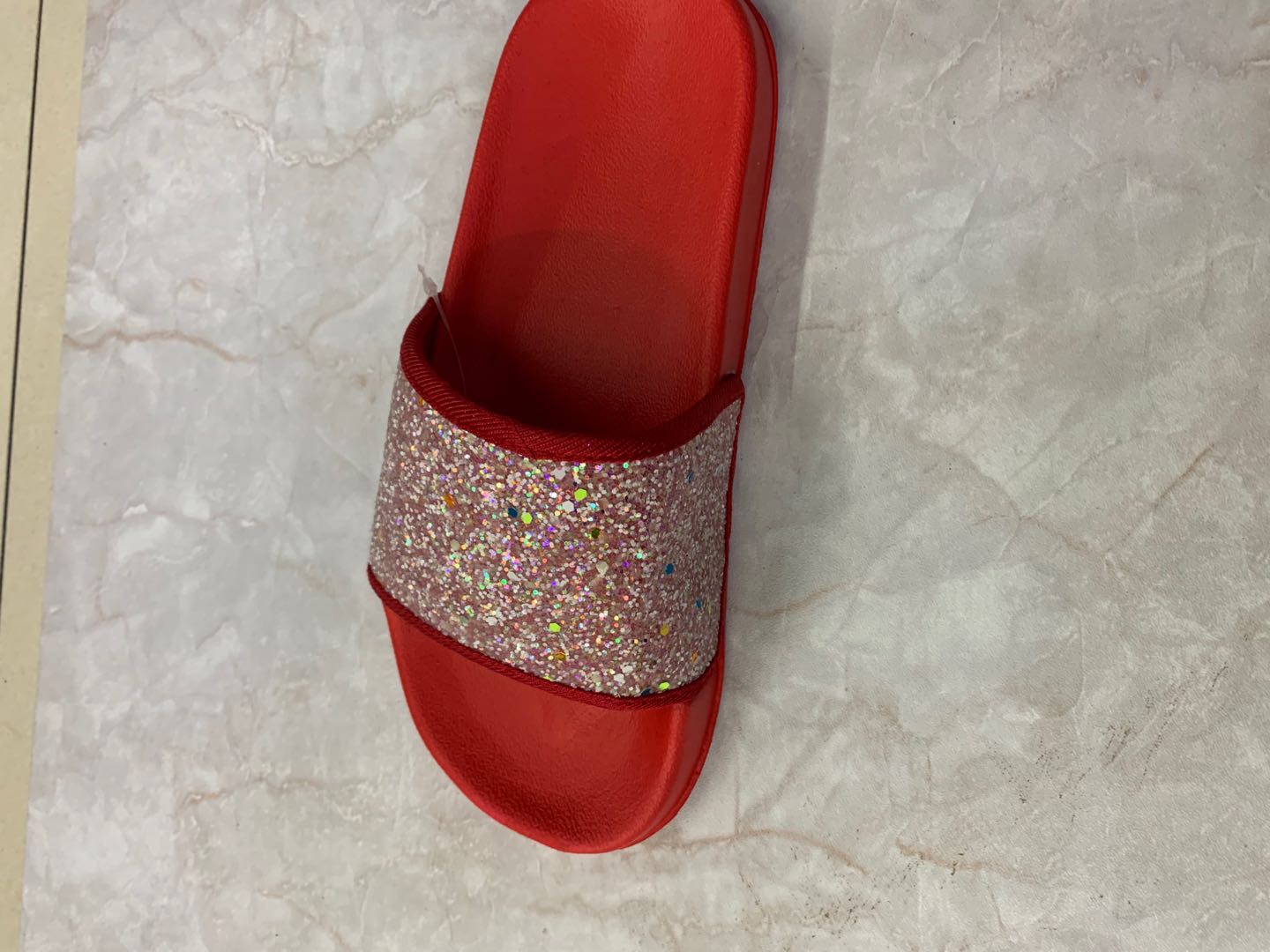 The 2020 new style of flower-patterned flip-flops, summer anti-slip casual shoes with ox tendon soles, are fashionable details Picture