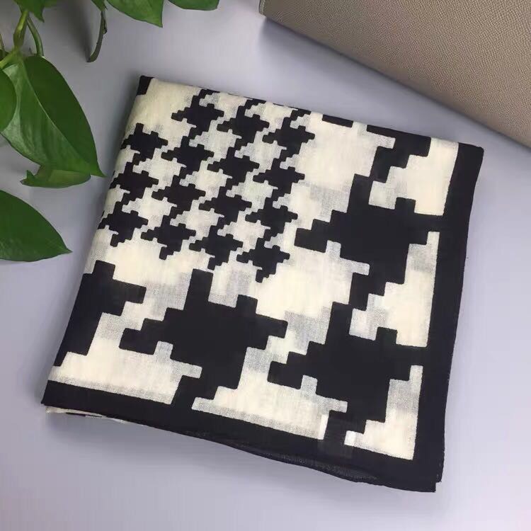 Autumn And Winter New Korean Classic Thousand-Bird Print Wool Square Scarf Shawl Specification drawing