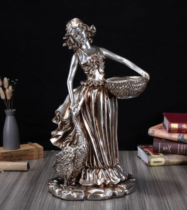 欧式玄关美女酒柜工艺品摆件：美女提花篮