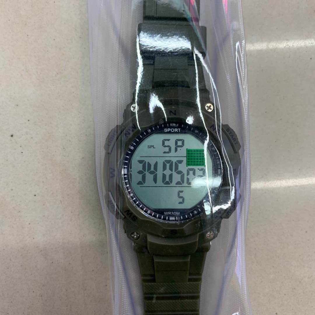 成人手表数字手表黑款手表电子表夜光表防水手表产品图