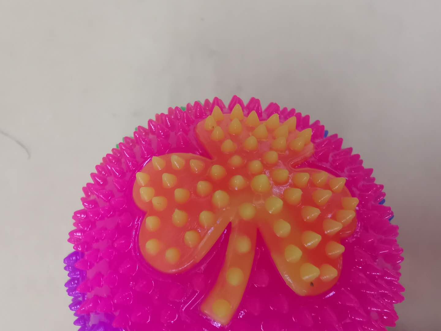 Flashing sound butterfly pattern ball, flashing light toy, flashing children's educational toy Specification image