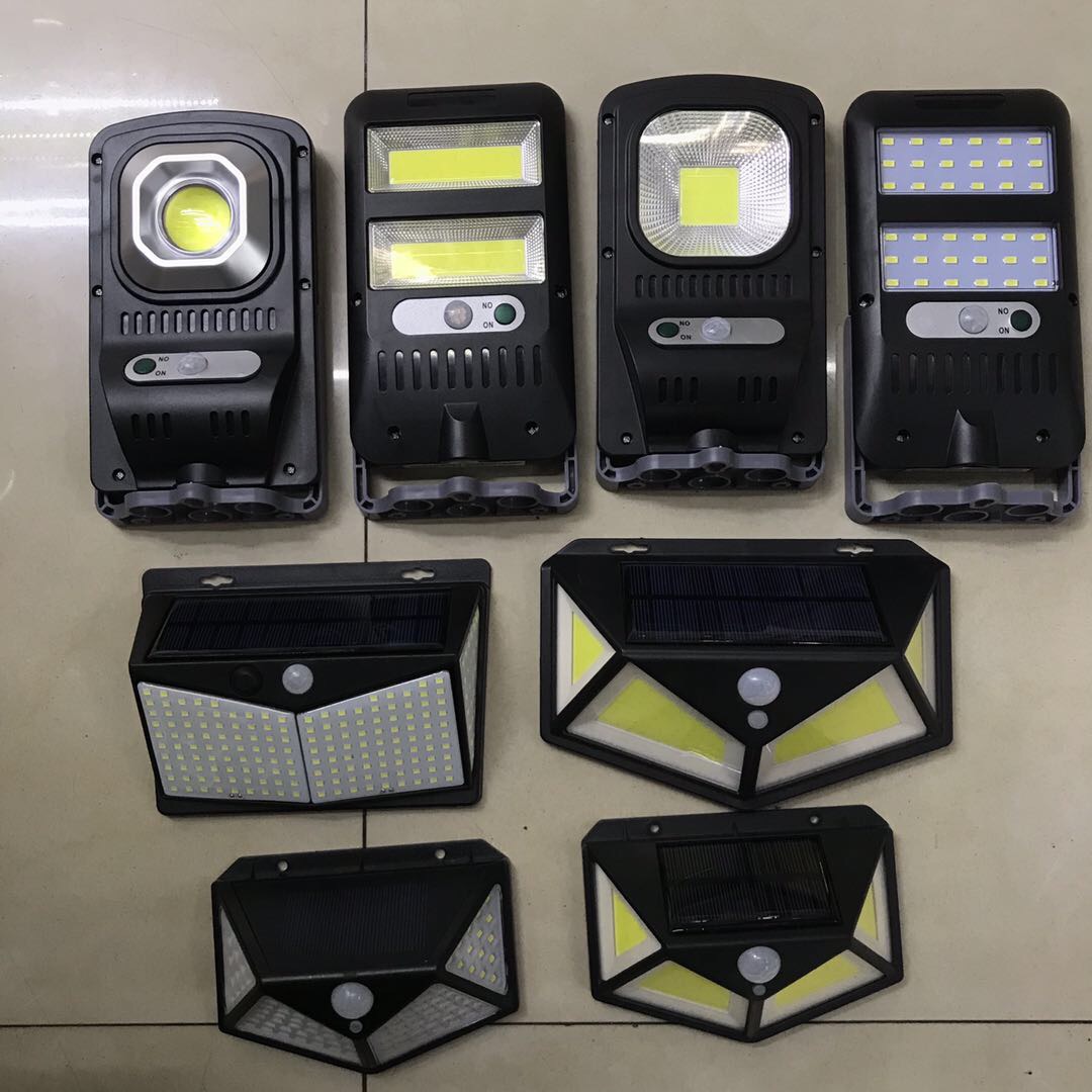 Solar-powered wireless remote control wall lamp, outdoor waterproof, human-sensing, automatic ultra-bright LED light-controlled garden lamp when it gets dark