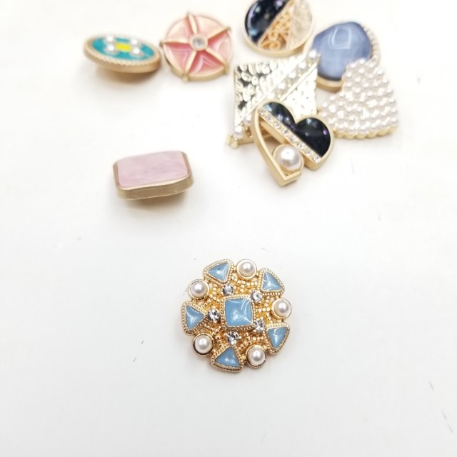 Popular colored alloy headwear, clothing, jewelry and accessories in Japan and South Korea Specification image