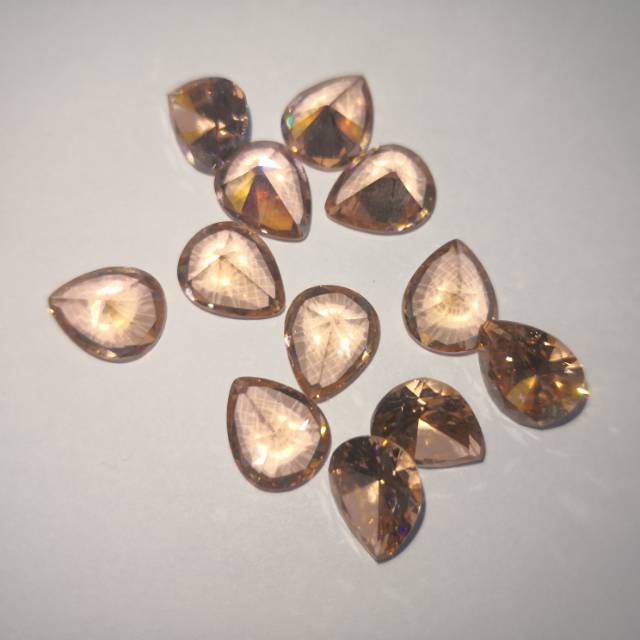 Manufacturers direct super shiny color pear-shaped crystal zircon crystal jewelry accessories thumbnail