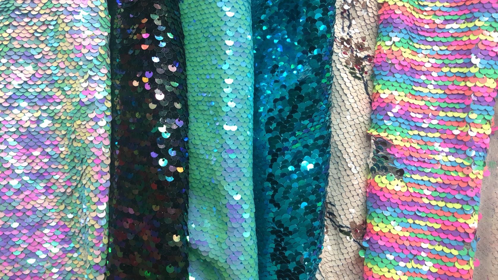 Internet Celebrity Graffiti Double-Sided Reversible Sequin Background Cloth 5Mm Magic Fish Scale Tiktok Writing Drawing Sequin Wall Specification drawing