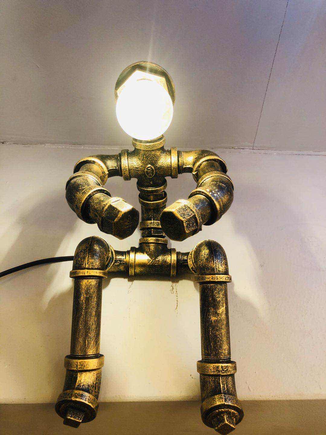 工业风台灯个性创意装饰咖啡厅酒吧桌灯led复古创意机器人水管台灯