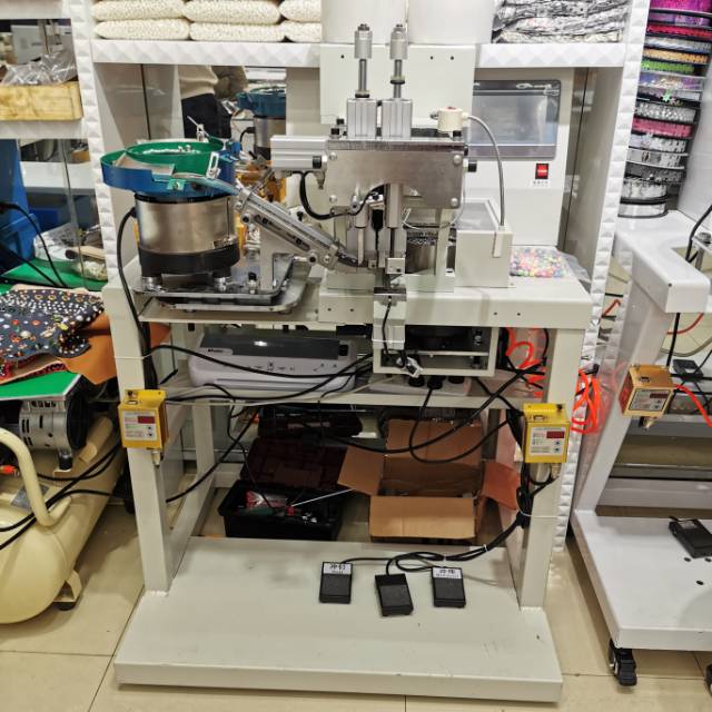 厂家生产震动盘自动铆钉机立式大型铆钉机铝铆钉机器