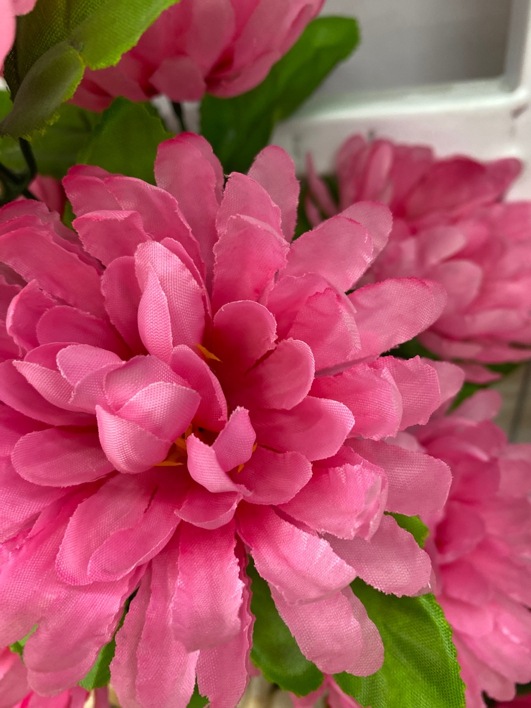 Factory direct sales of nine-headed chrysanthemum artificial flowers in multiple colors, essential for interior decoration Specification image
