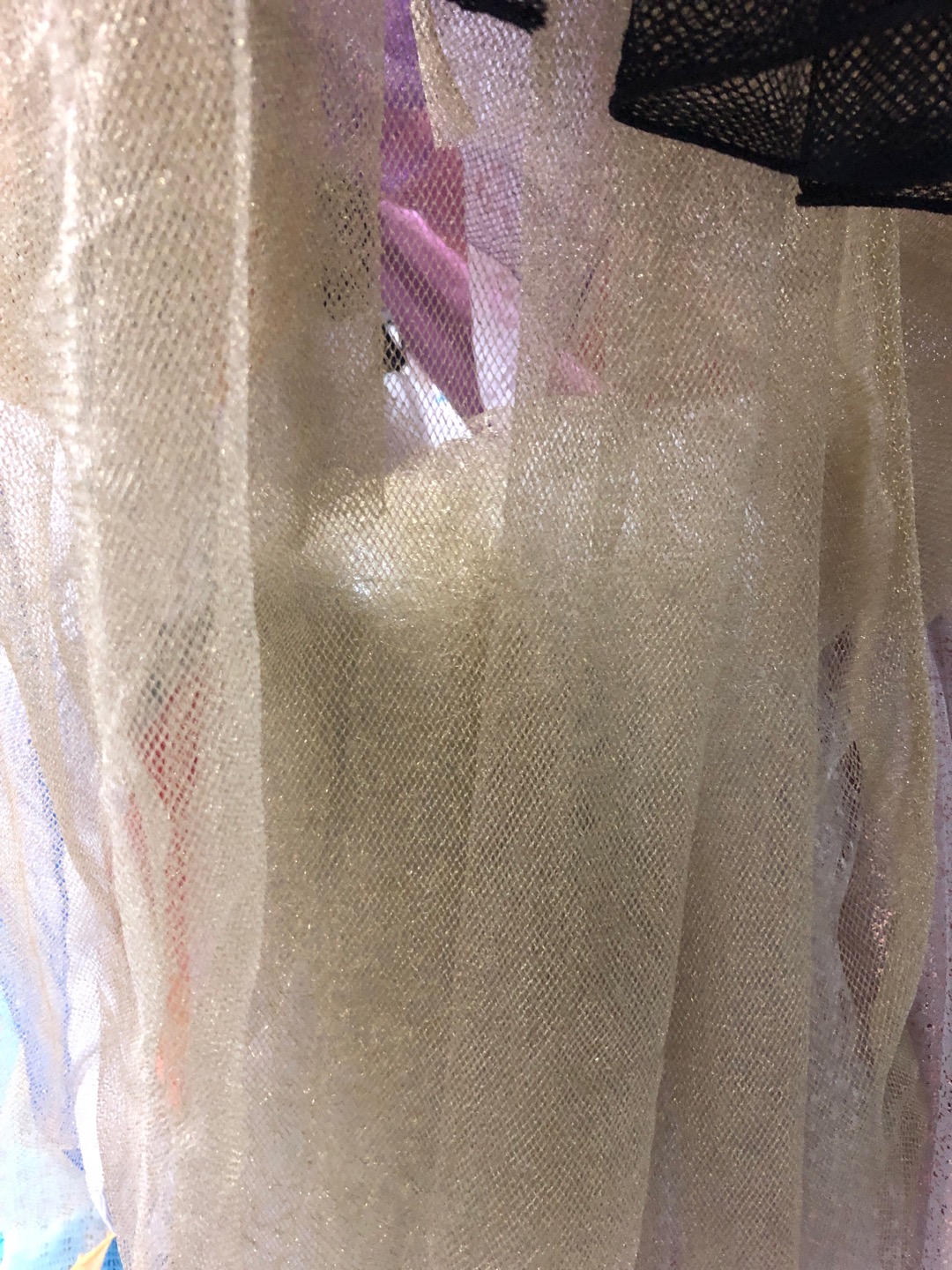 Diamond Net Of Gold Thread details Picture
