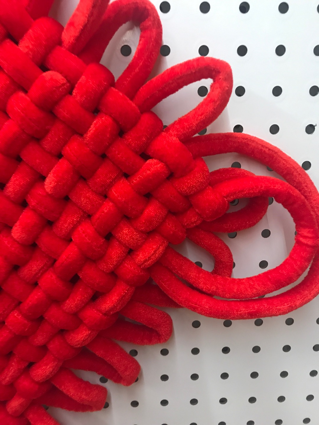 Full red velvet fabric, 16 hand-knitted Chinese knots, Line 1, Yiwu quality goods, festive wedding and festival supplies, factory direct sales, sample customization, moving into a new home Specification image