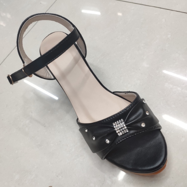 夏季凉皮鞋女凉鞋中跟坡跟一字扣舒适妈妈凉鞋 