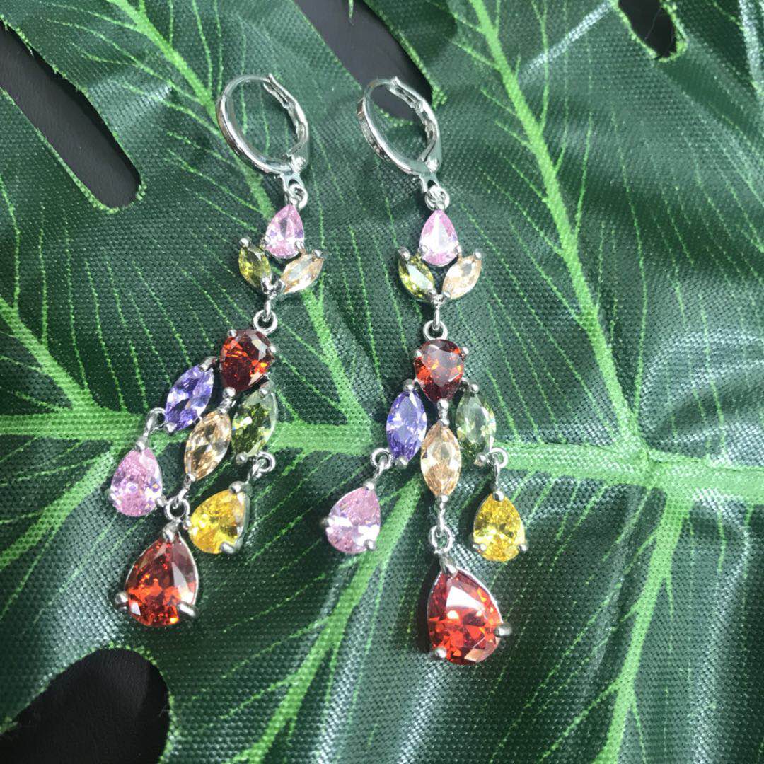 Trendy court-style luxurious Japanese and Korean colored zircon earrings, long, super shiny, simple and elegant earrings for women