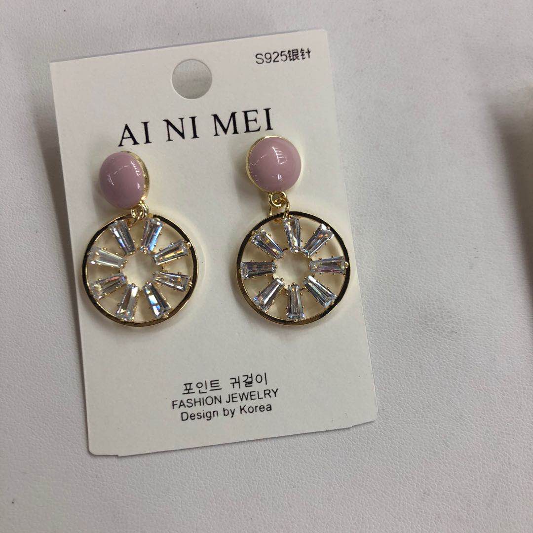 New Korean-style hollowed-out flower series earrings, elegant design earrings and earrings, cute and sweet style fashionable earrings Specification image