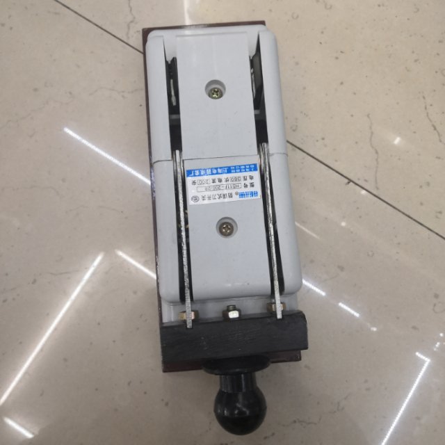 闸刀开关三相交流相序保护继电器