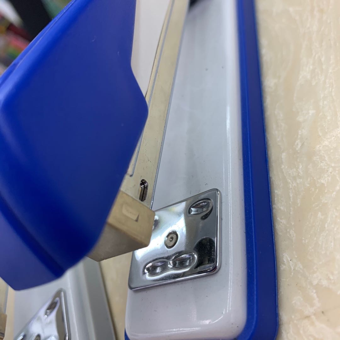 Two-Color Texture Wrapped High-Grade Stapler Office Supplies details Picture