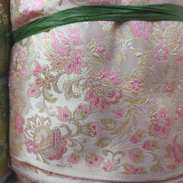 织锦缎提花布用于服装箱包布料厂家直销产品图