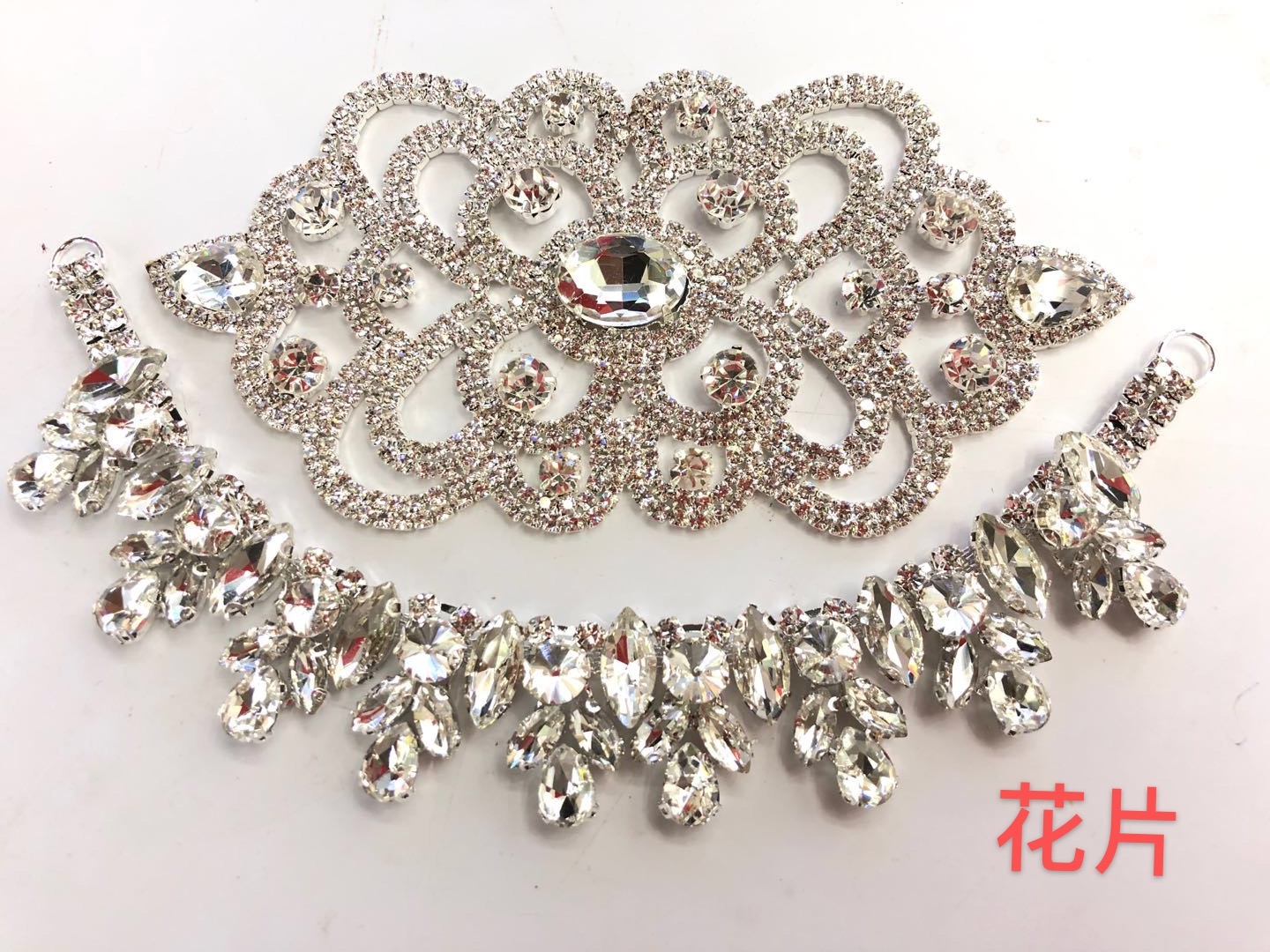 Flower piece brooch fashionable individual character is high-grade set diamond brooch decorative brooch button details Picture