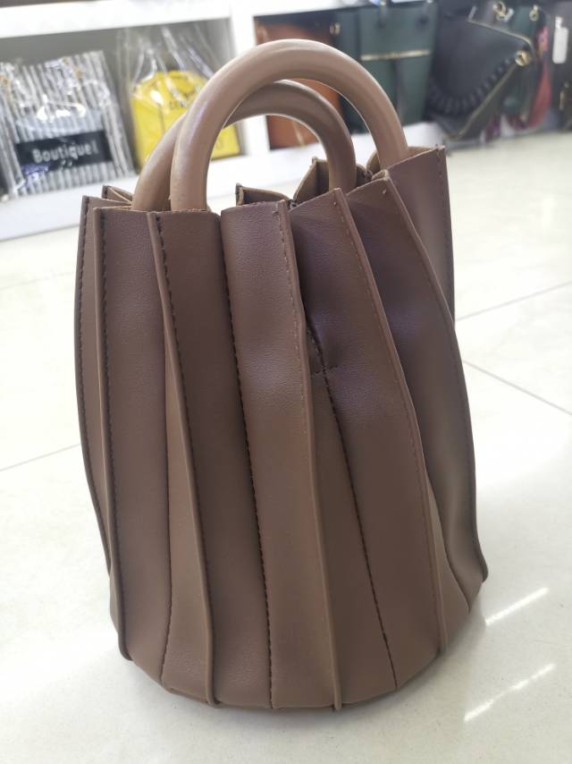 Niche Design Three-Dimensional Pleated Bucket Bag Simple And Stylish Crossbody Bag For Women