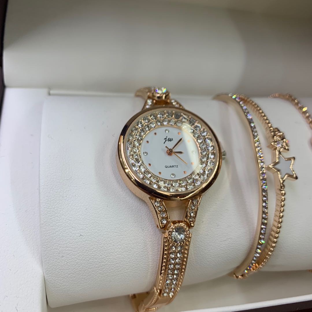 轻奢三件套装钻石女表星星爱心手链手镯产品图