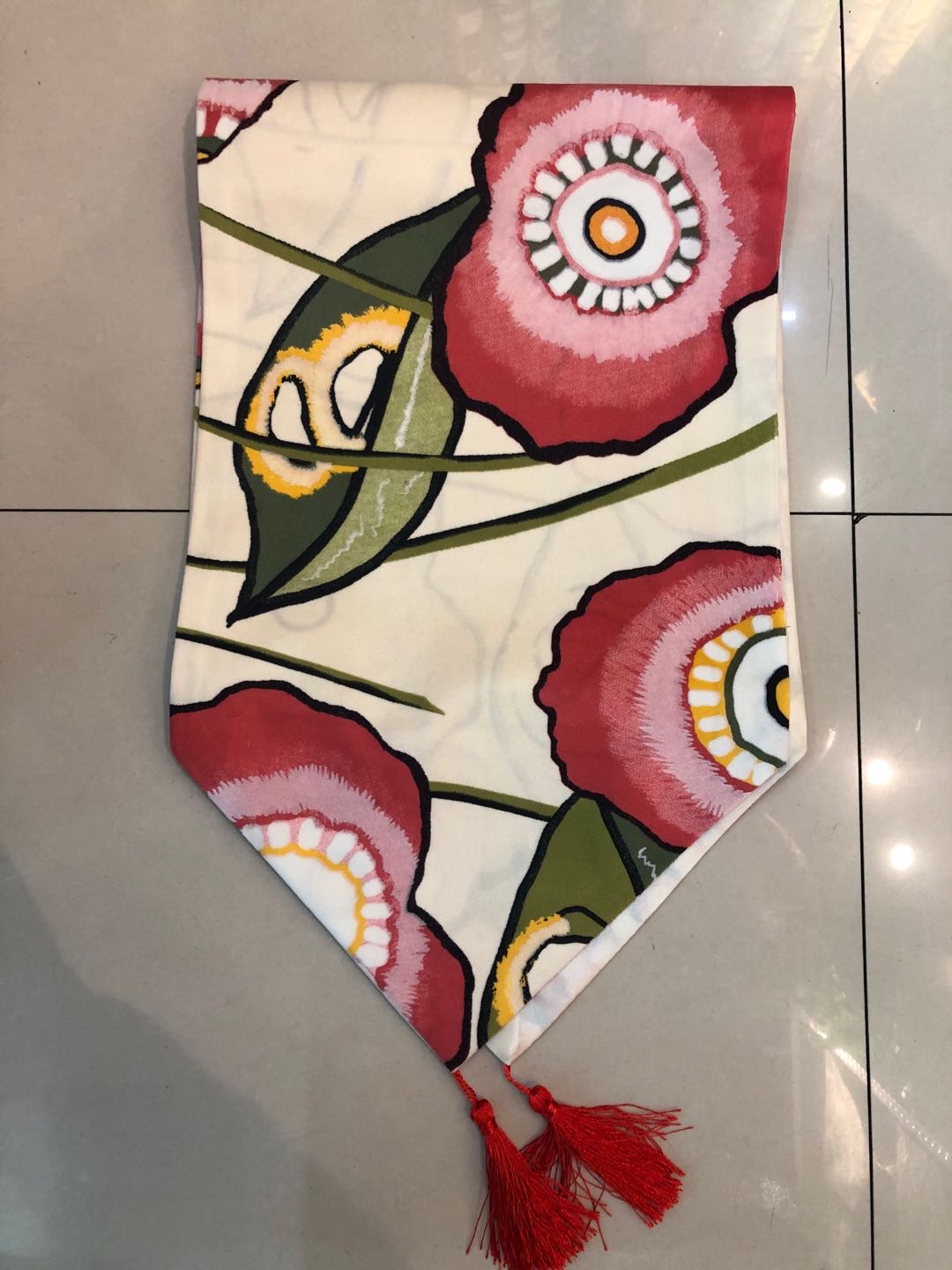 Simple and elegant, high-end jacquard table flag, retro tassel round table mat