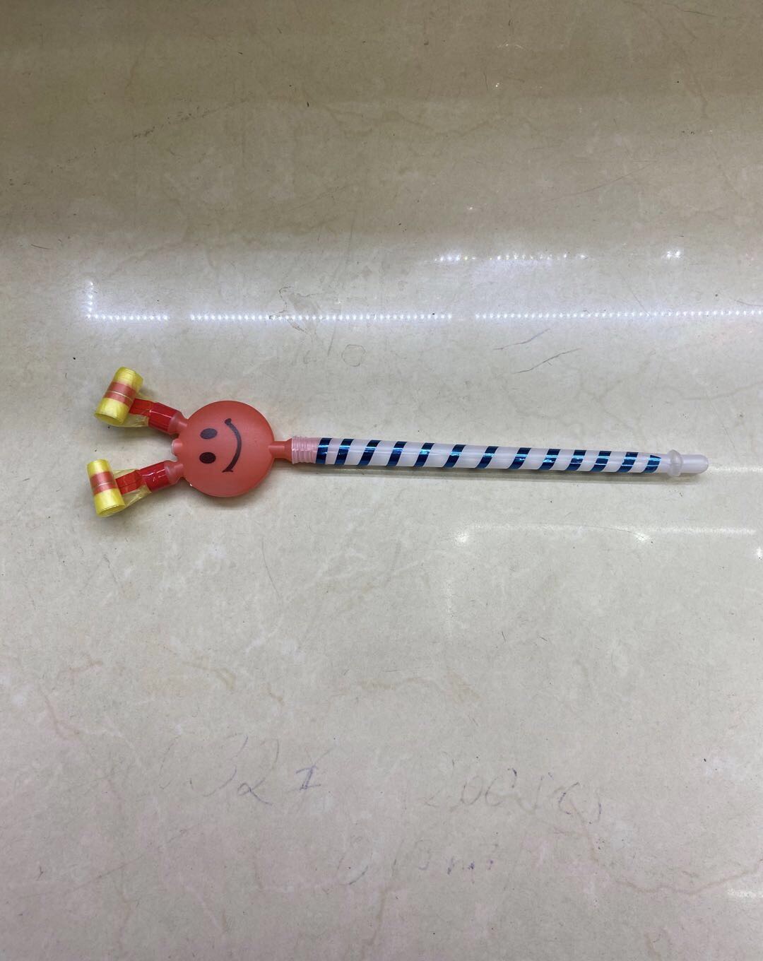 儿童大号笑脸吹吹卷吹龙口哨微商地摊玩具