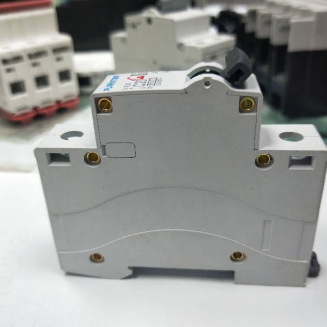 厂家直销高品质空气开关63A小型1.5P空调空开1P+N家用3P4P断路器细节图