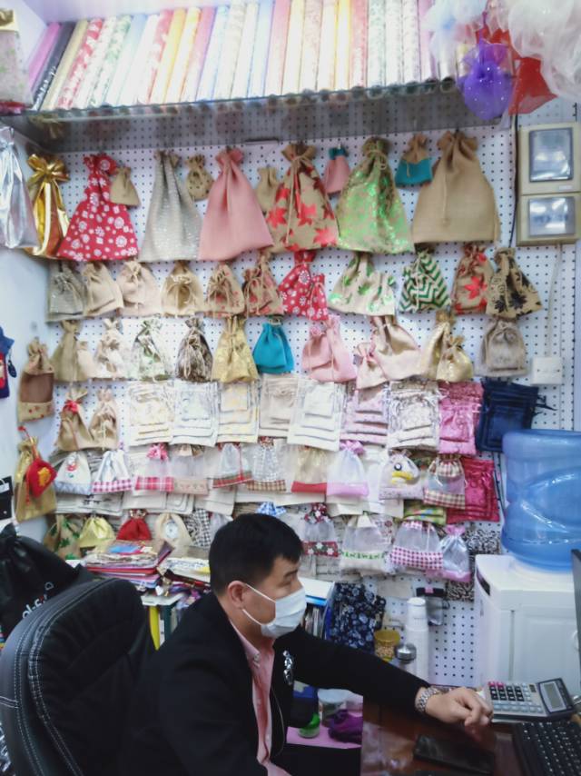 Red flat gift bag describe pic - 2