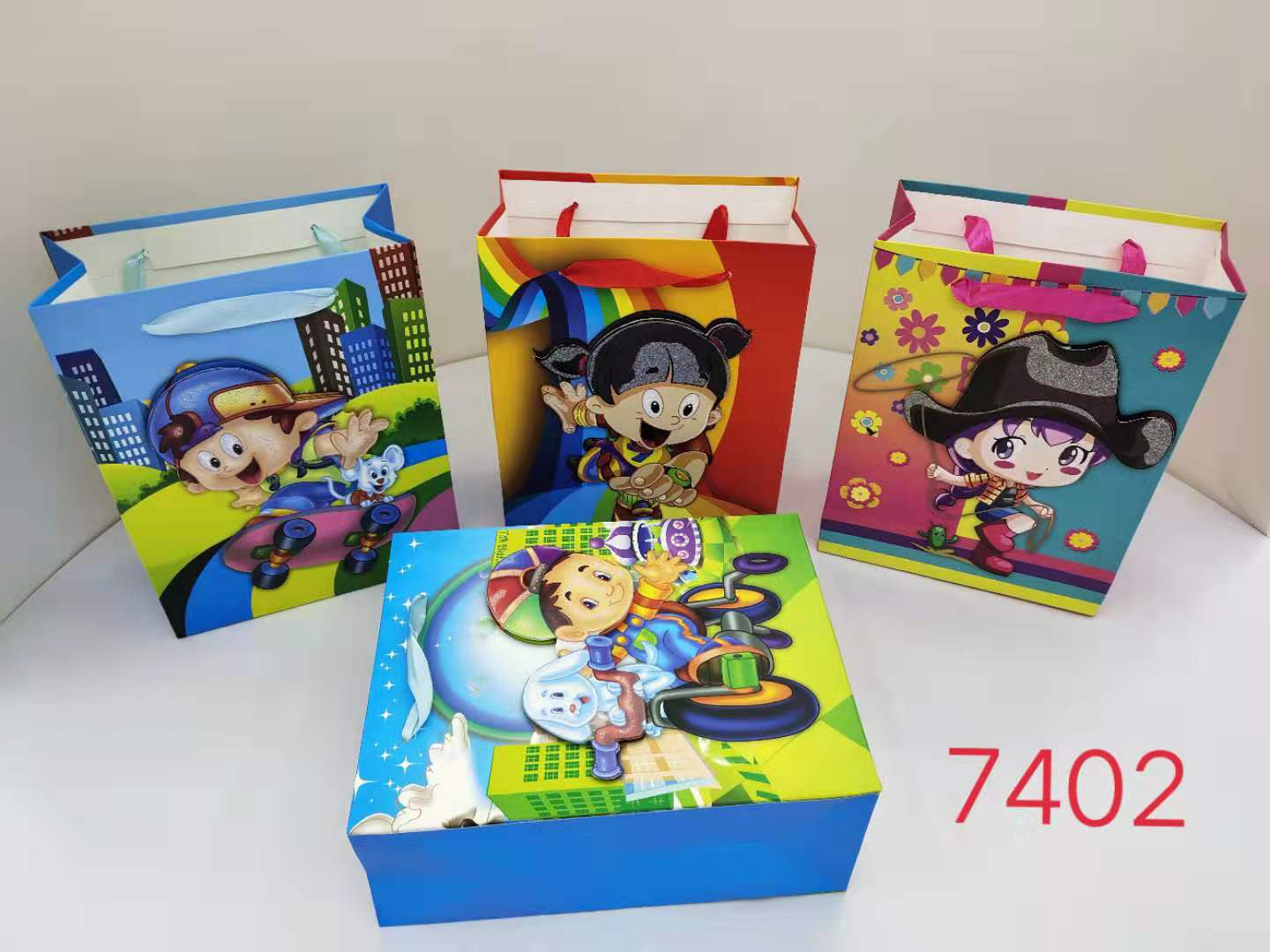 礼品袋创意礼物包装手提袋卡通男孩女孩贴片礼品袋四色混