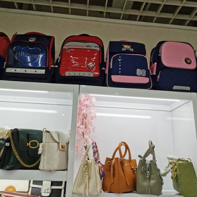 Wenwen's Famous Store describe pic - 1