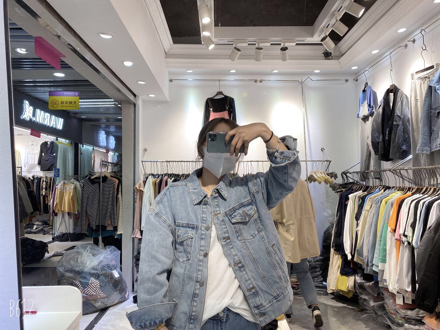 The 2020 new spring collection of denim jacket for women is a versatile Korean-style loose, petite man, retro Hong Kong-style short style, and trendy on Instagram details Picture