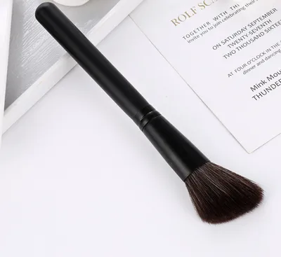 New Creative Simple Boutique Soft Slim Wool Blush Brush With Wooden Handle