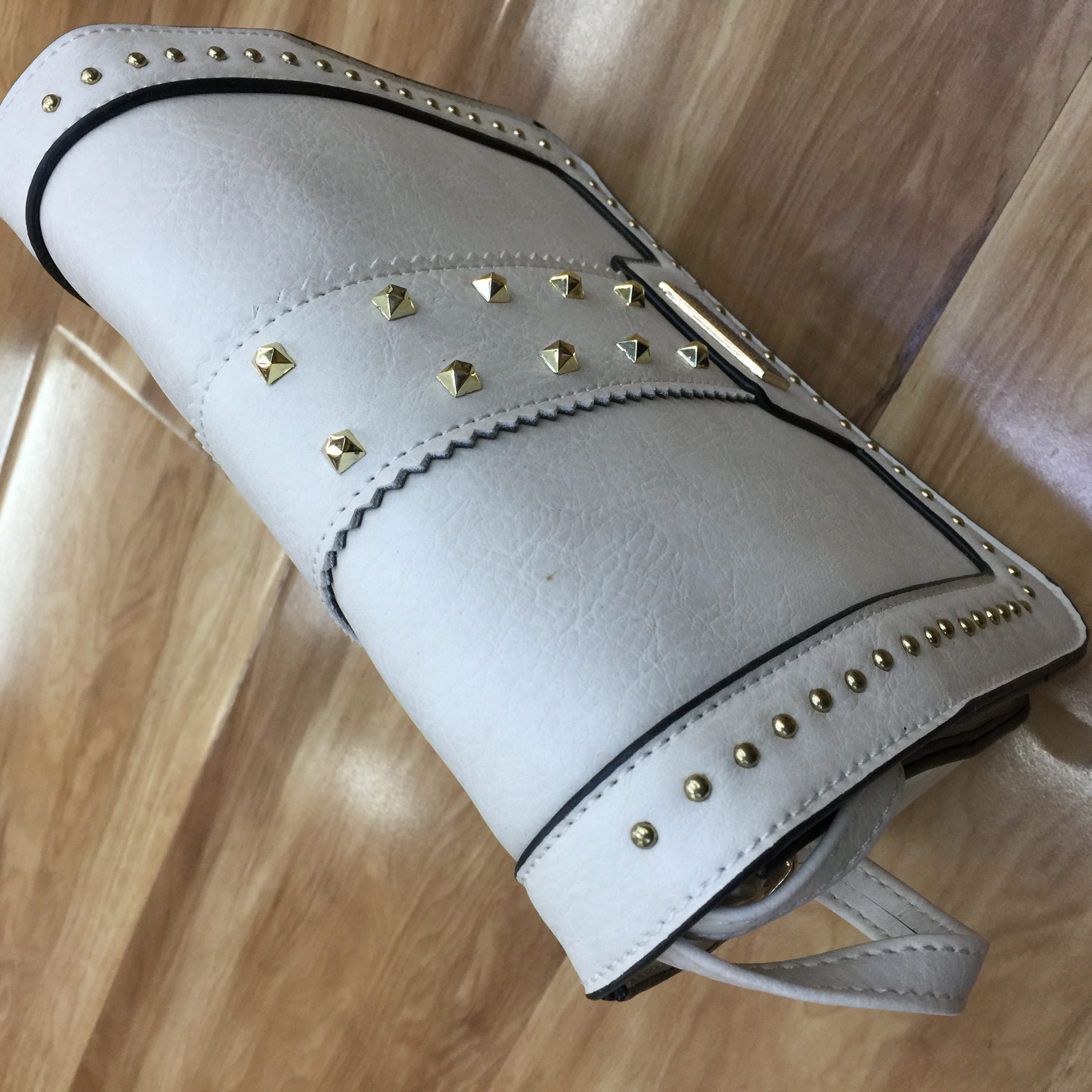 Rivet small bag for women, 2020 Autumn/Winter new trendy Korean version chain retro crossbody bag, single-shoulder bag details Picture