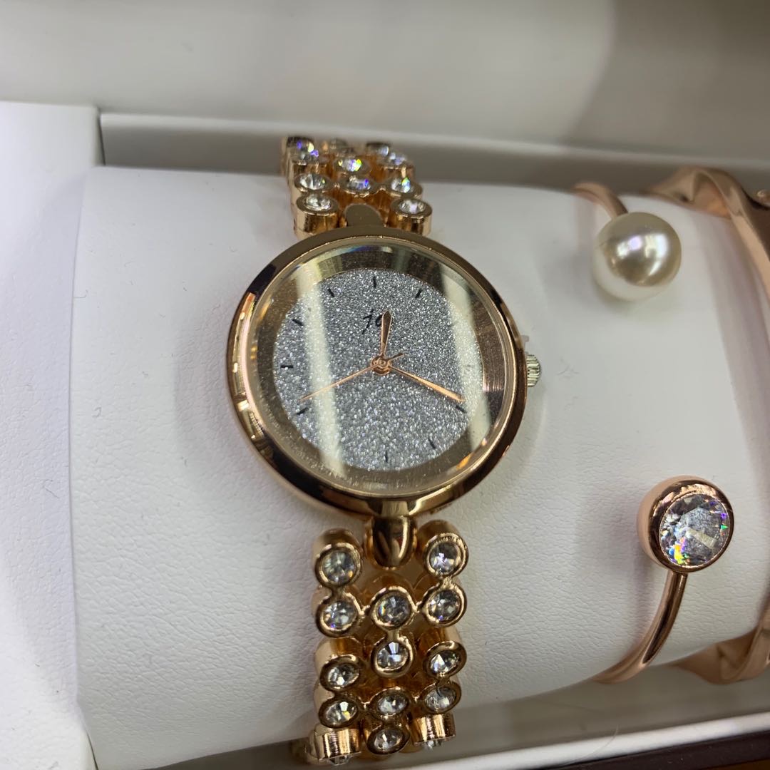 轻奢四件套装钻石细闪女表刻字珍珠手镯产品图