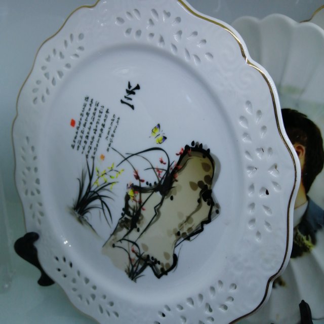Ceramic plate ornaments with heat transfer printing details Picture