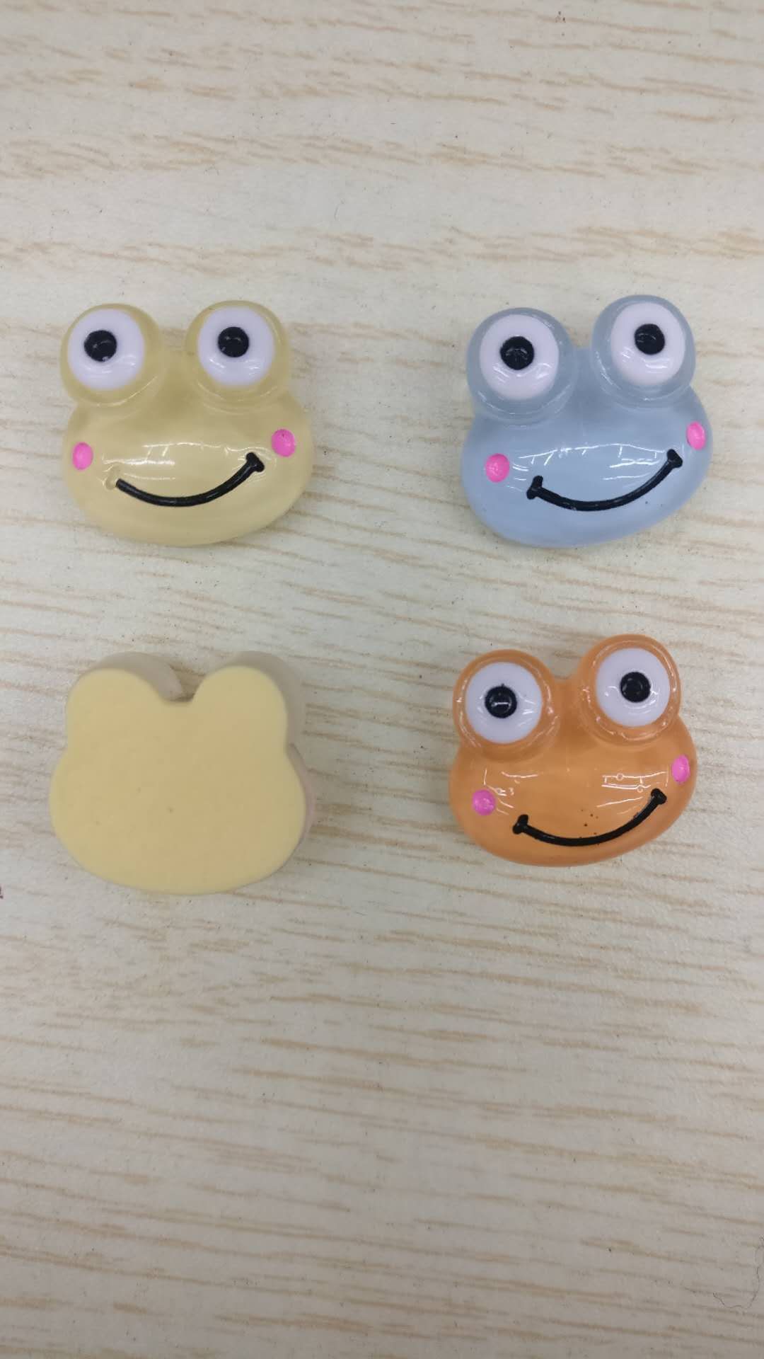 青蛙形状树脂材质发饰品