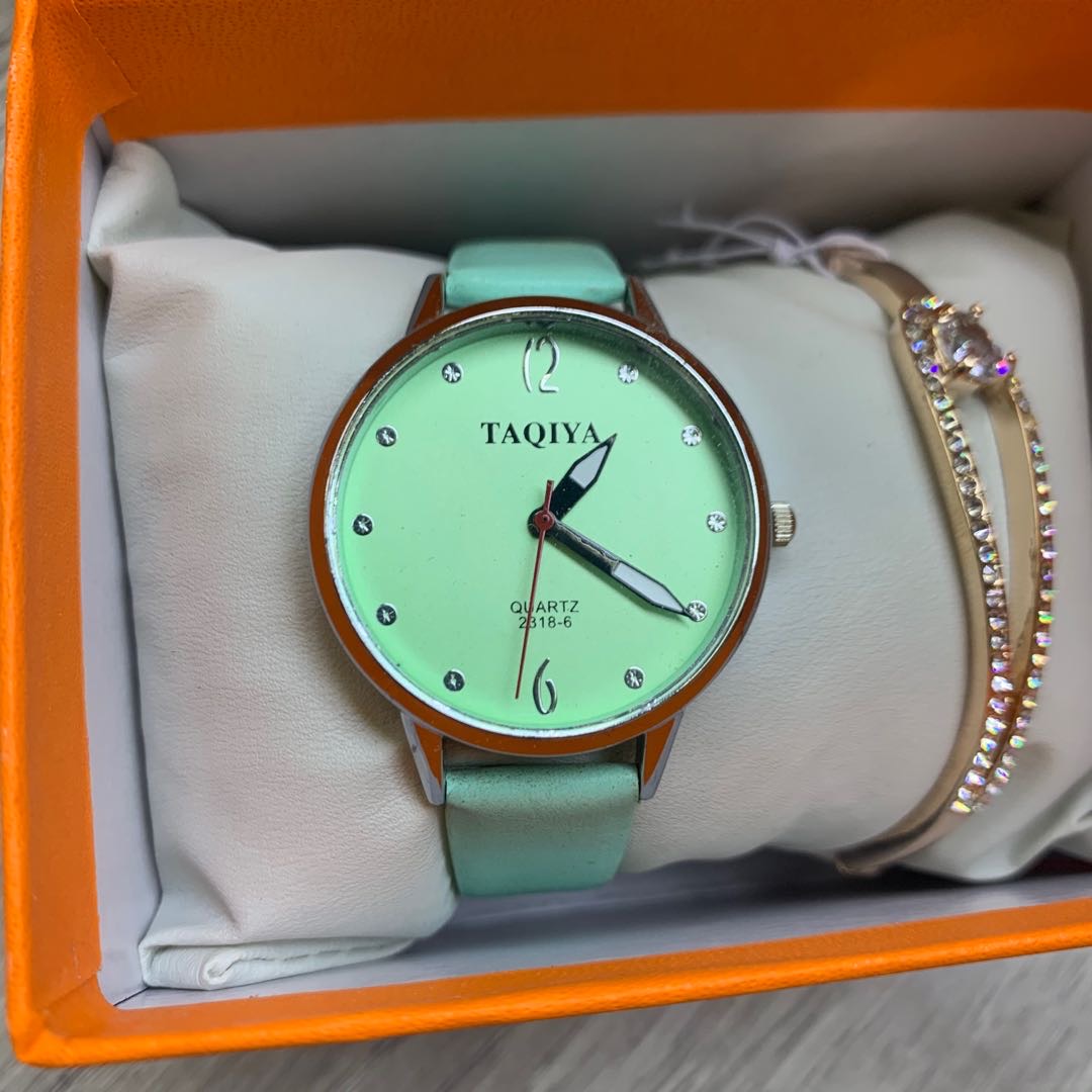 时尚女士手表简约两件套装钻石手镯小绿表盘产品图